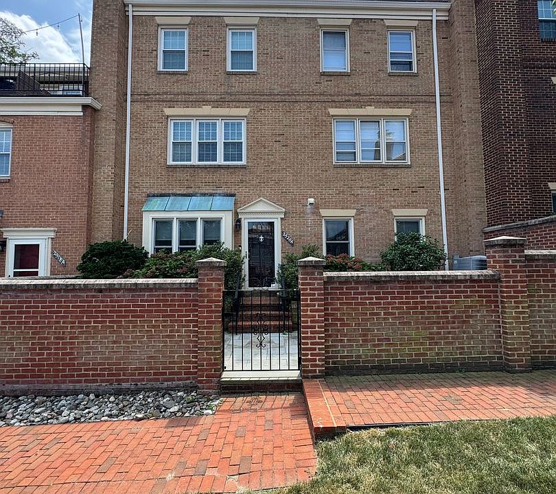 1st image of 2520A N Fairfax Dr