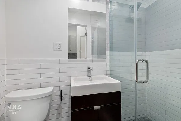 Rented by MNS | media 6