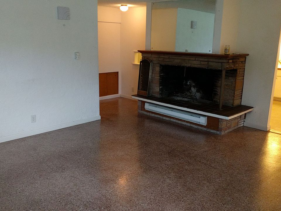 1st image of 1805 Oakes Ave