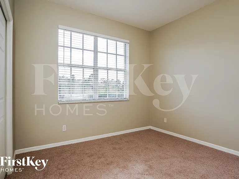 3002 45th St SW — Photo 10