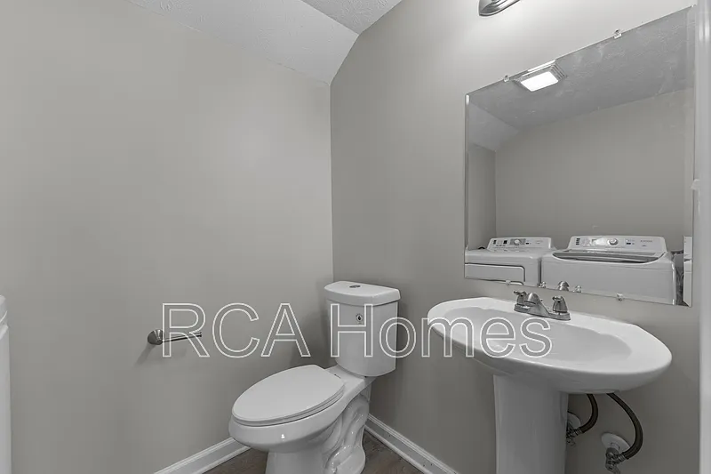 3 bed, 1.5 bath, 1191 sqft, $1,350 — Photo 3