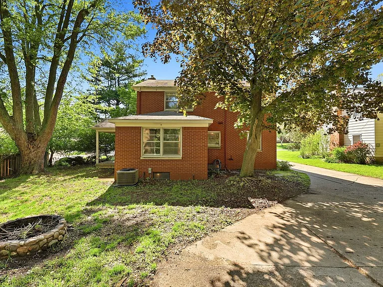 1905 Millbank St SE — Photo 22