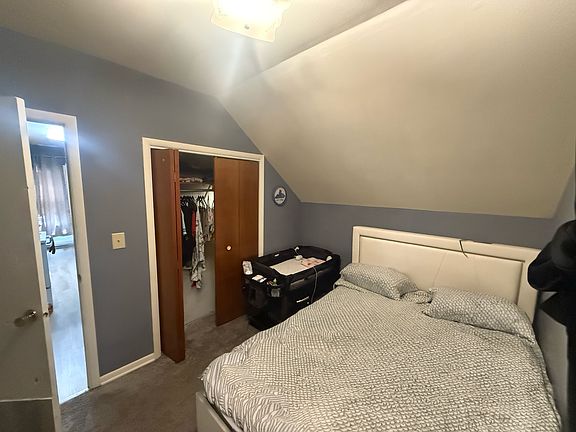 3rd image of 415 E Broadway St