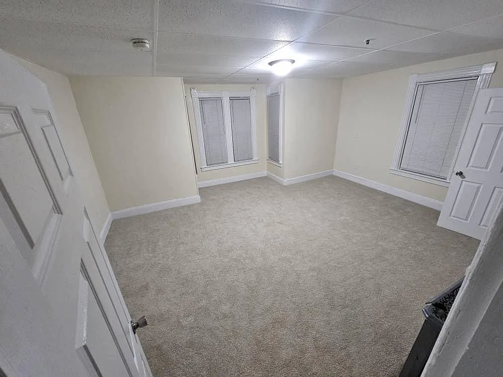 1 bed, 2200 sqft, $1,000 — Photo 3
