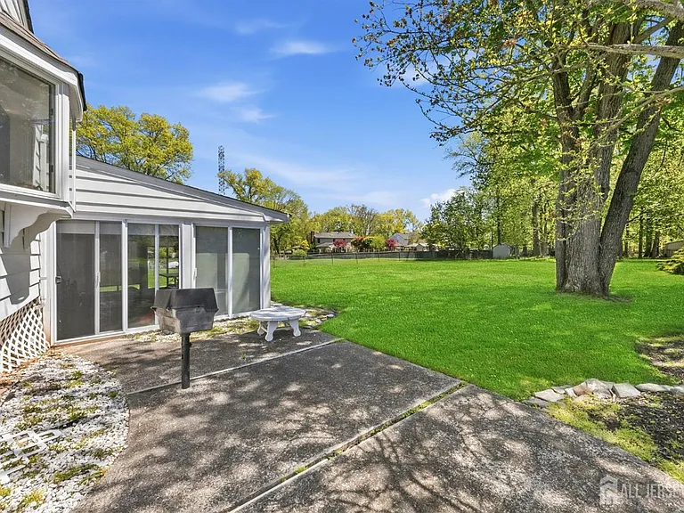 34 Ventnor Dr — Photo 36