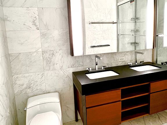4th image of 75 Wall St APT 18G