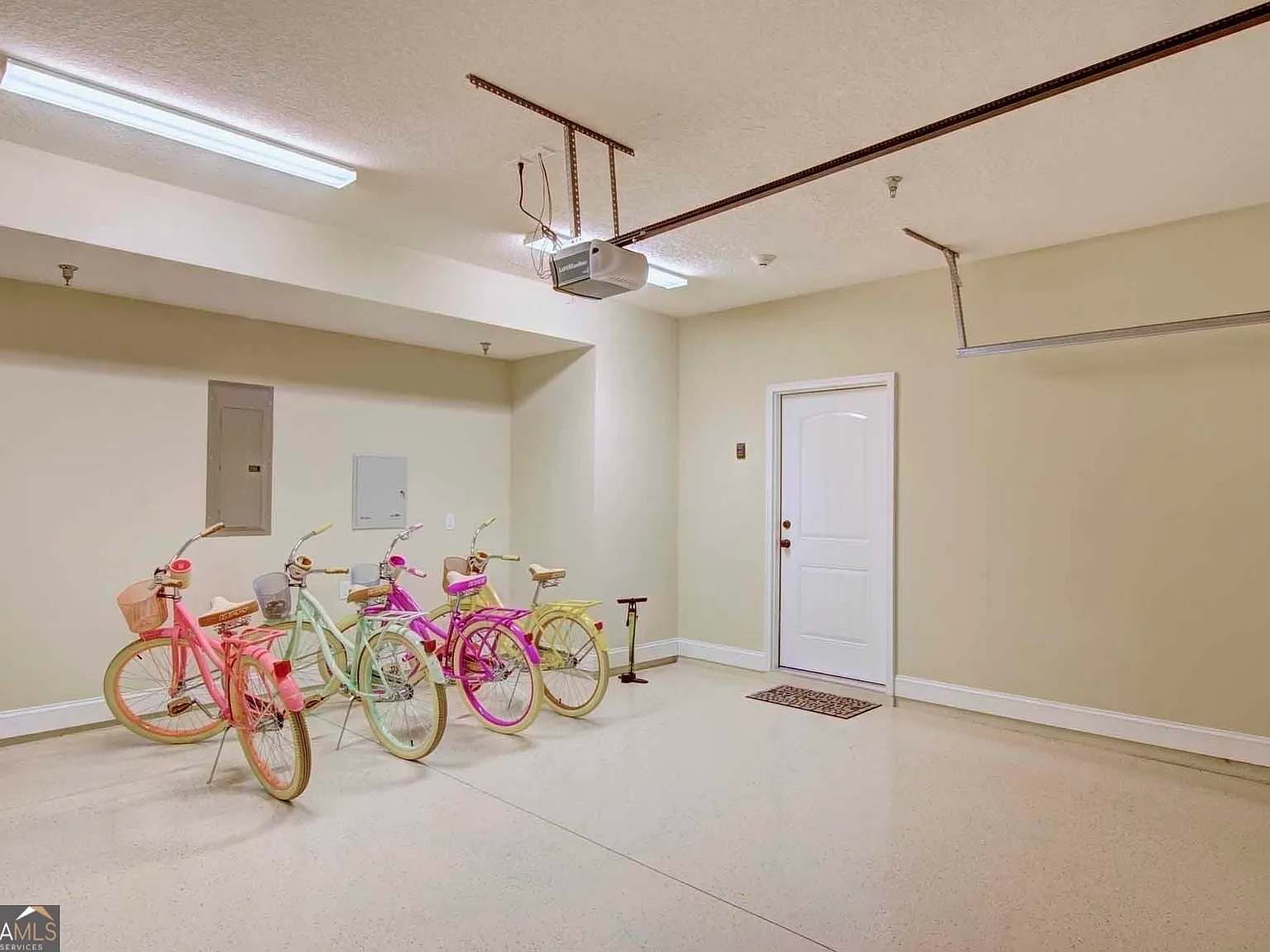 4 bed, 3.5 bath, 2286 sqft, $5,700 — Photo 4