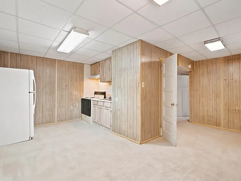 1004 Delaware Ave #5 — Photo 3