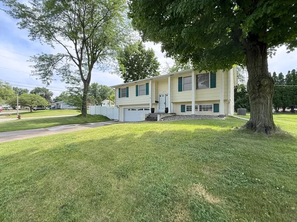 2957 10th St, East Moline, IL 61244