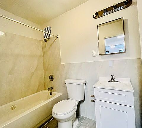 5th image of 2254 1st Ave #5G