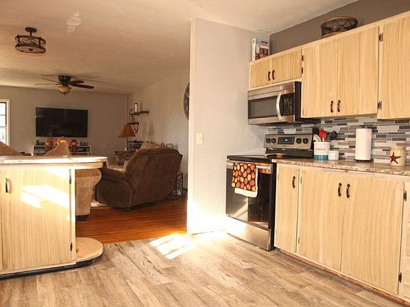 5th image of 713 Iowa Ave
