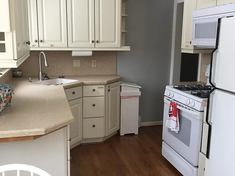 879 Saint Clair St — Photo 7