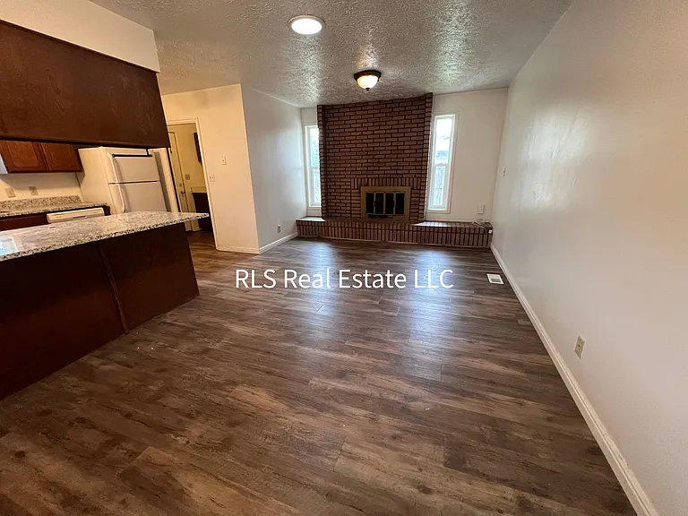1572 E Hidden Valley Rd — Photo 4