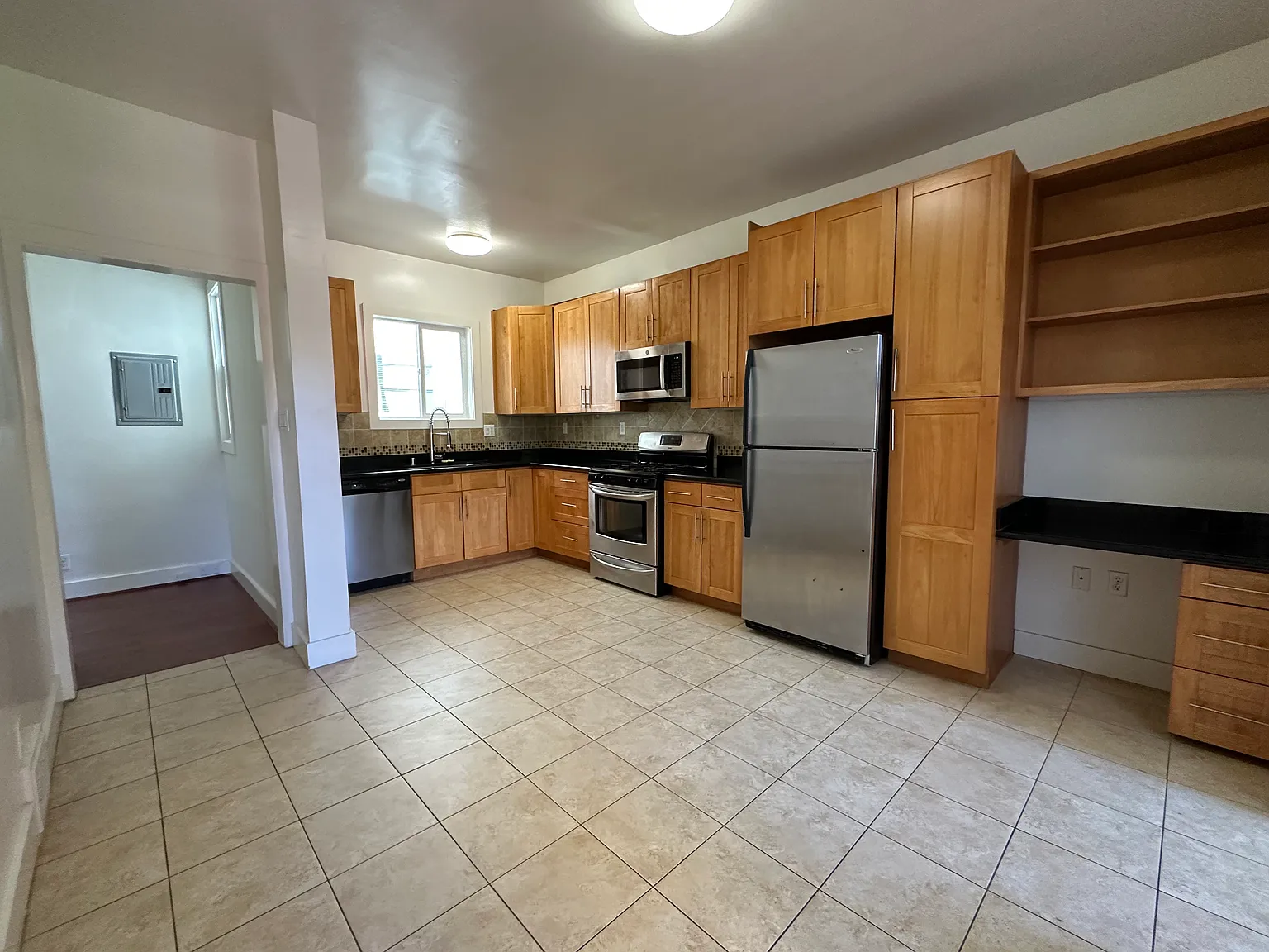2 bed, 1100 sqft, $5,500 — Photo 1