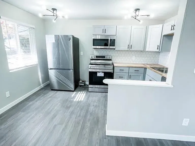 3335 Benton St #6 — Photo 2