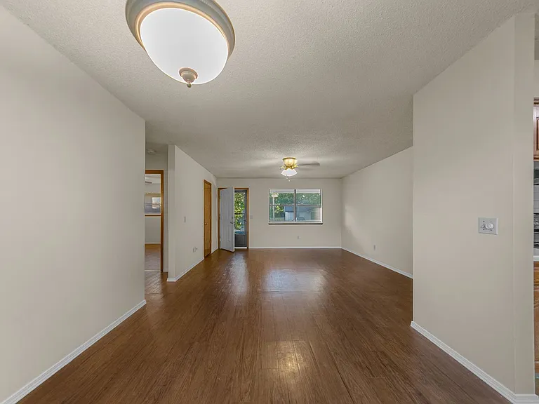 2204 Douglas St — Photo 2