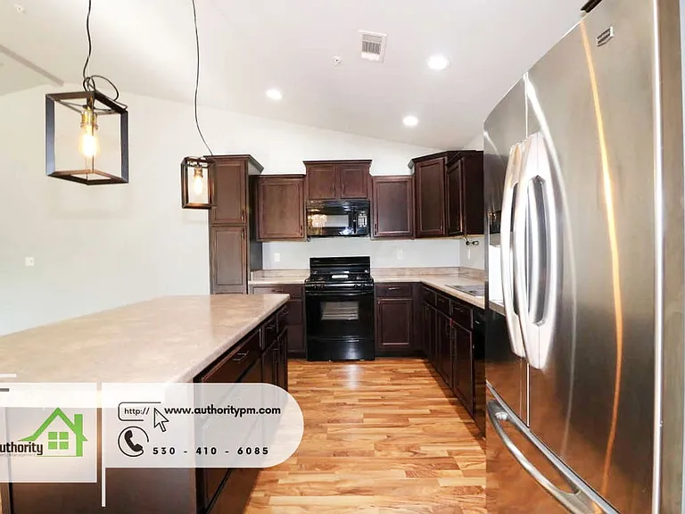 1417 Montana Ave — Photo 11