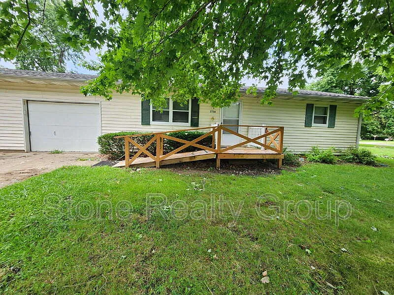 7738 N 42nd 1/2 St