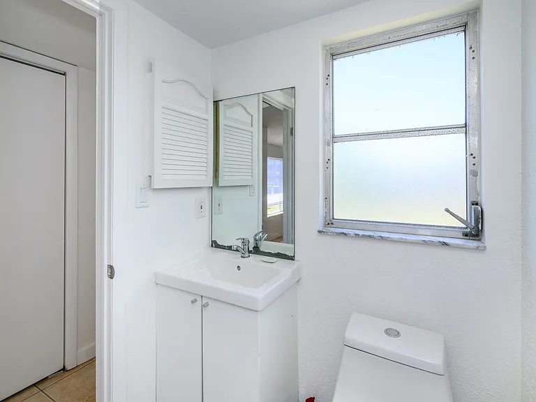 510 Sharon Cir — Photo 17