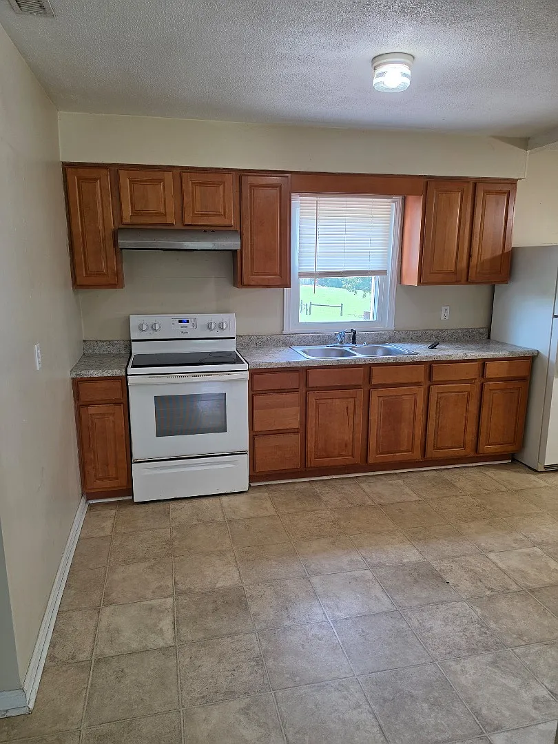 2805 Rhodelia Rd — Photo 3