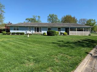702 Martha Ln, Flora, IL 62839