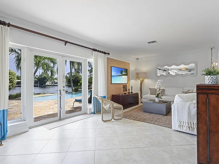 1925 Coral Gardens Dr — Photo 6