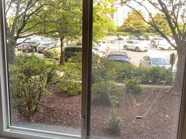 8370 Greensboro Dr APT 119, Mc Lean, VA 22102