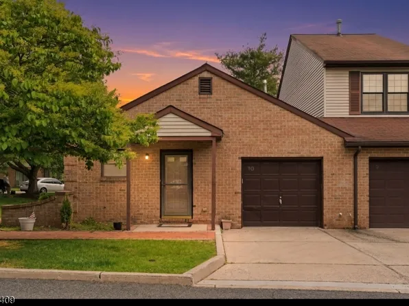 10 Daniel Ct, Lebanon Boro, NJ 08833