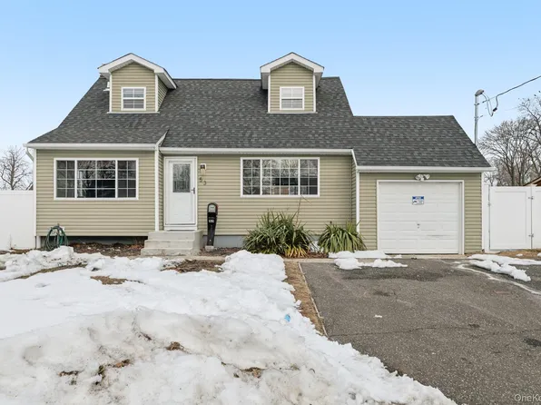 53 Hickory Street, Central Islip, NY 11722