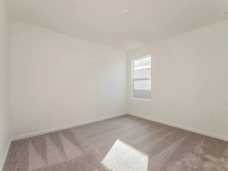 1921 Sarah St — Photo 10