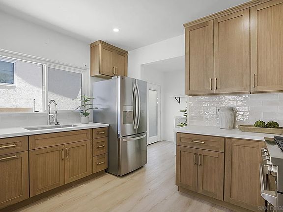 3rd image of 3296 Talbot St