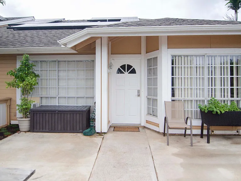 Single story townhome