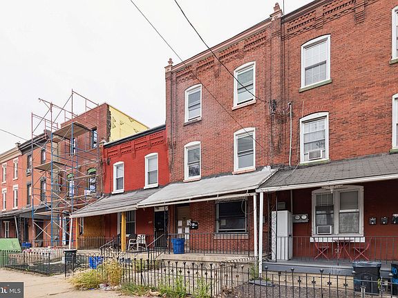 3rd image of 948 Belmont Ave