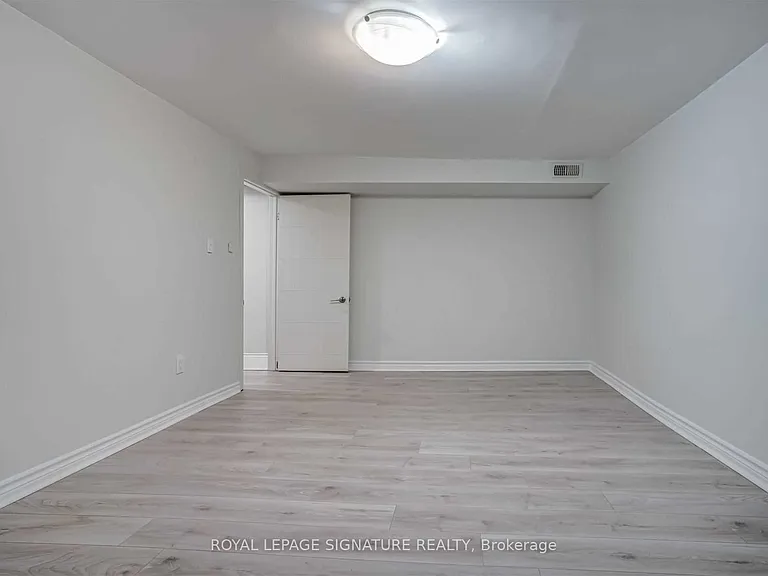 604 A Queen St W — Photo 9