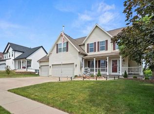 818 High Point Dr SW, Cedar Rapids, IA 52404