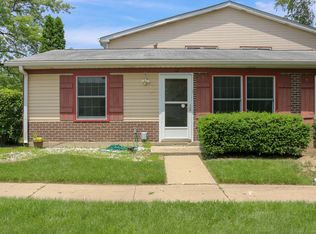 22 Wildwood Ln, Bolingbrook, IL 60440