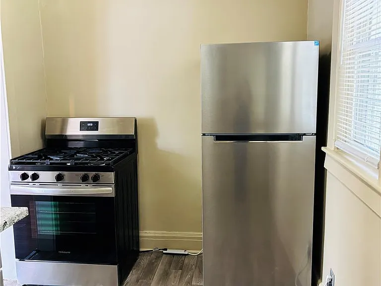 551 Park Pl — Photo 8