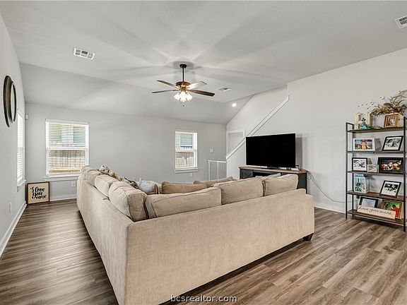 3rd image of 3013 Brady Ct