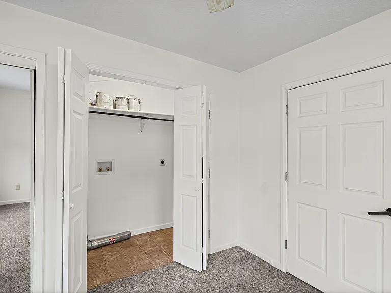 504 Blue Ridge Blvd #B — Photo 16