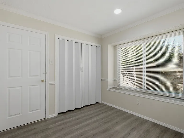 5005 Frontier Ln — Photo 3