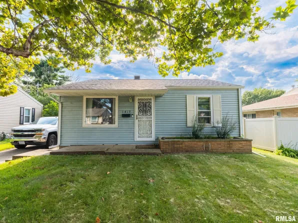 1419 N 12th St, Pekin, IL 61554