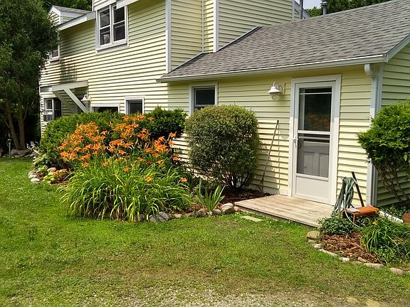 Entry to 1st bedroom