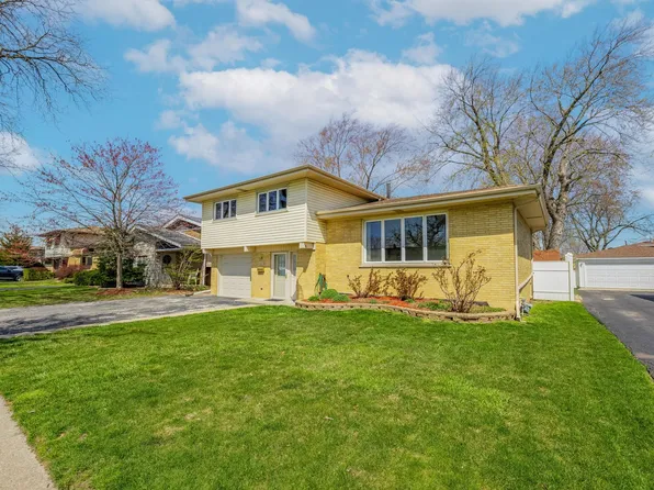 4612 W 107th St, Oak Lawn, IL 60453