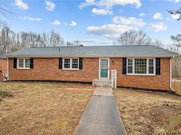 2153 New Castle Dr, Winston Salem, NC 27103