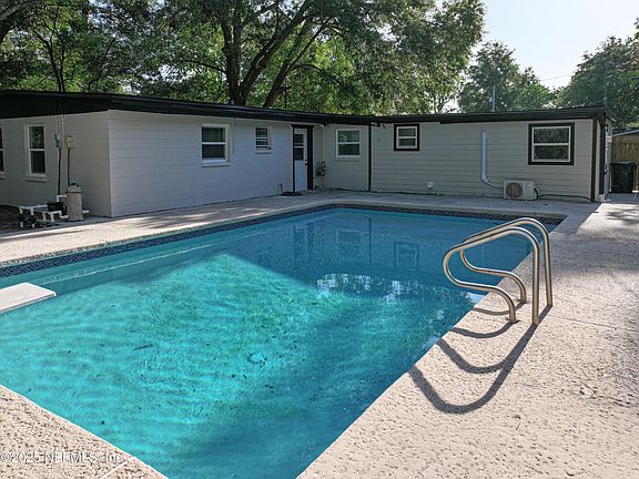 5th image of 2932 NE 10TH Street