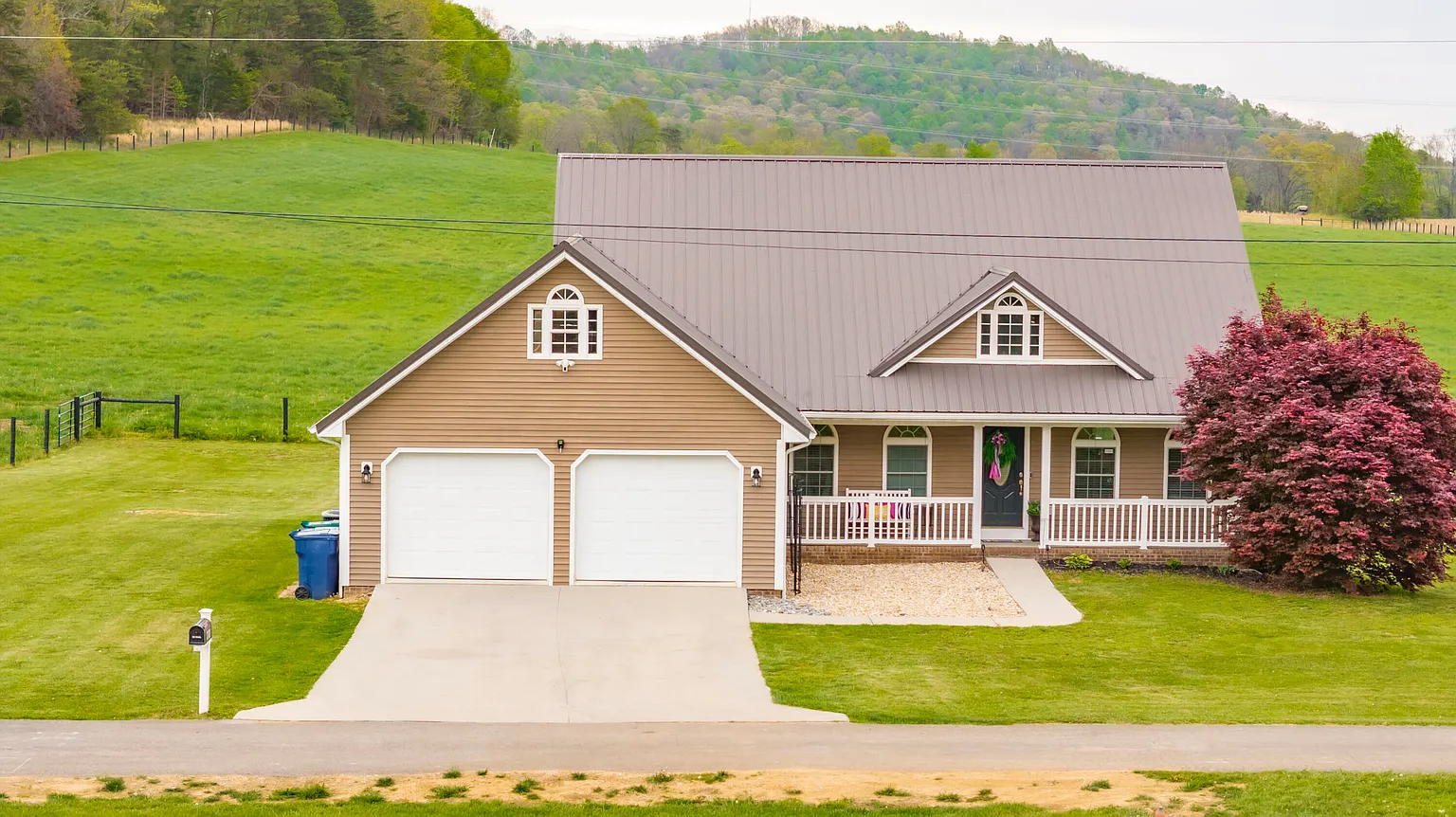 212 Daisy Ln photo 1
