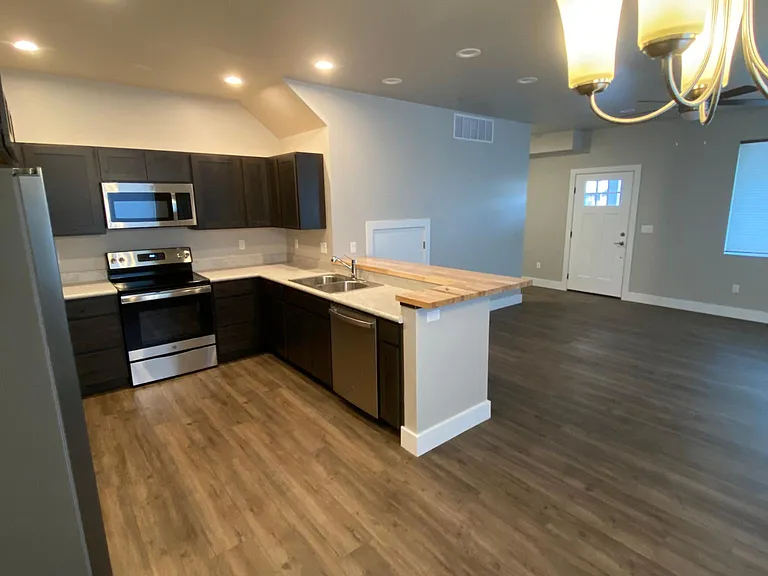 180 Otis Ave #A — Photo 9