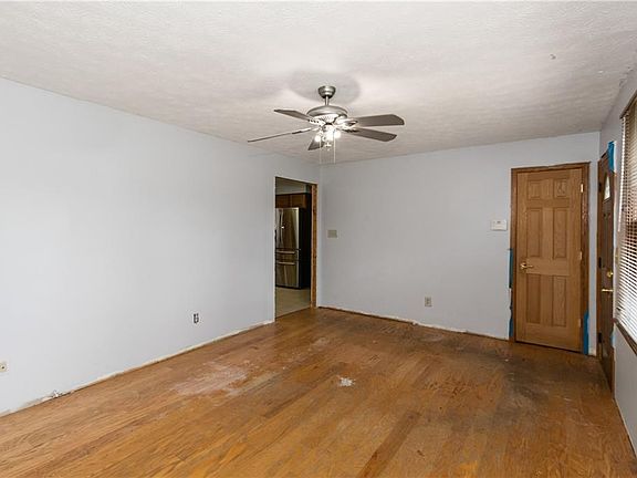 5th image of 765 Willow Dr S