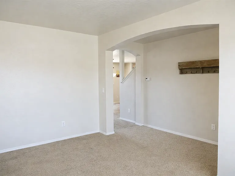 645 SW Miner St — Photo 4