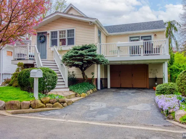 71 Sycamore Ave, Hillsdale, NJ 07642